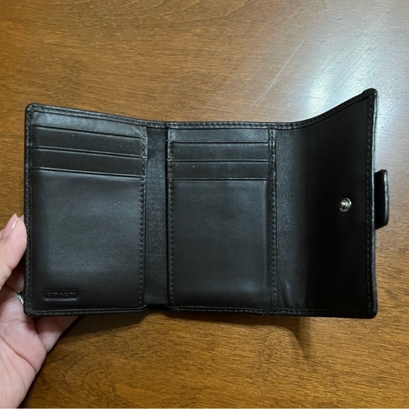 Coach signature C mini round buckle wallet - Picture 3 of 3